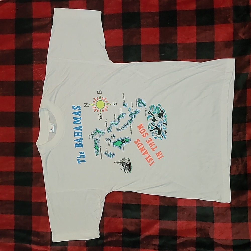 Vintage. Made in USA. Single-stitch. Bahamas Map Tee shirt. Size Large
